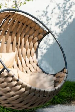 Fauteuil Suspendu Avec Coussin Métal Beige Pona -Mobilier De Jardin fauteuil suspendu avec coussin metal beige pona 5400924216306 1336052