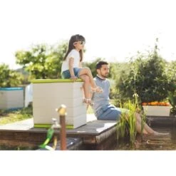 PLASTIKEN Coffre Cadenassable Avec Roulettes - 190 L - Fonctionnel Et Esthétique - Beige Et Pistache -Mobilier De Jardin plastiken coffre cadenassable avec roulettes 190 l fonctionnel et esthetique beige et pistache 8412524441146 1011852